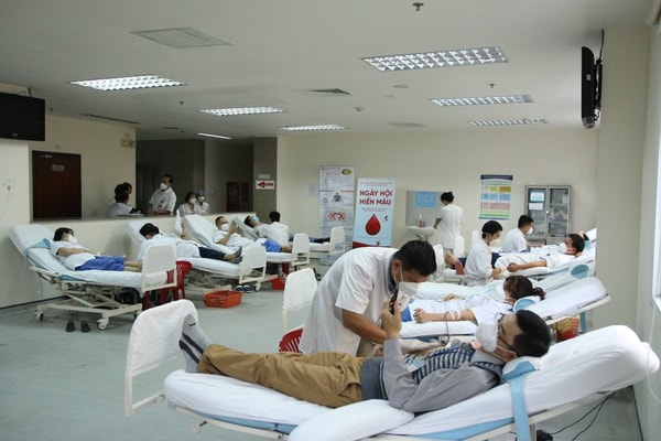 Thừa Thiên- Huế: Hàng trăm y, bác sĩ hiến máu đầu Xuân Nhâm Dần