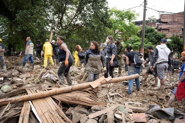 Sạt lở đất ở Colombia khiến 49 người thiệt mạng và bị thương.