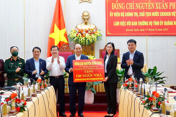 Chủ tịch nước Nguyễn Xuân Phúc tặng 150 ngôi nhà cho đồng bào các dân tộc thiểu số