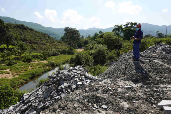 Bình Định: Dùng bột đá san lấp mặt bằng gây ô nhiễm môi trường 