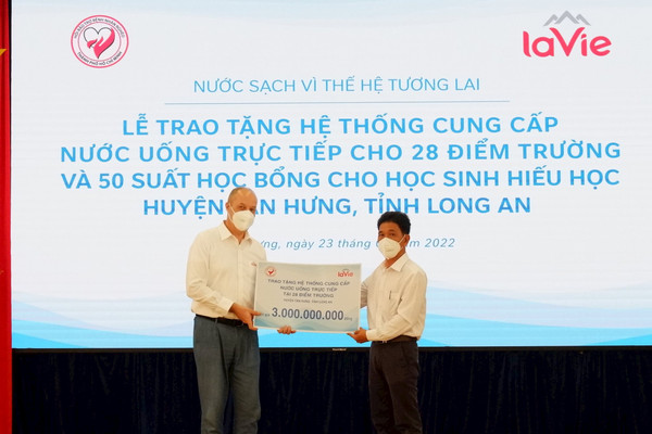 La Vie tài trợ chương trình nước sạch học đường đến gần 10.000 học sinh tại Long An