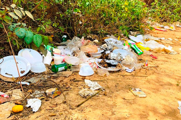 Gia Lai: Đập Tân Sơn “ngập” rác thải