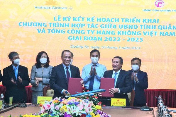 Quảng Trị và Vietnam Airlines ký thỏa thuận hợp tác xúc tiến đầu tư và phát triển du lịch