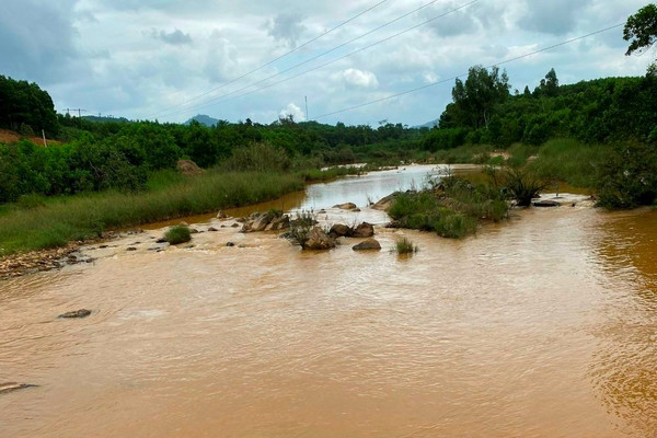 Quảng Nam: Khai thác vàng trái phép gây ô nhiễm cho sông Quế Phương và sông Tiên