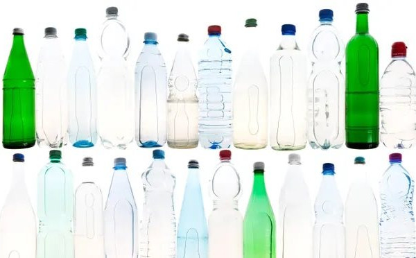 Các chai nhựa tái chế làm rò rỉ nhiều hóa chất hơn vào đồ uống