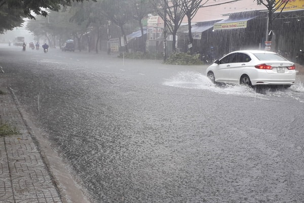 Chủ động ứng phó với mưa lớn, lốc, sét, lũ quét và sạt lở đất