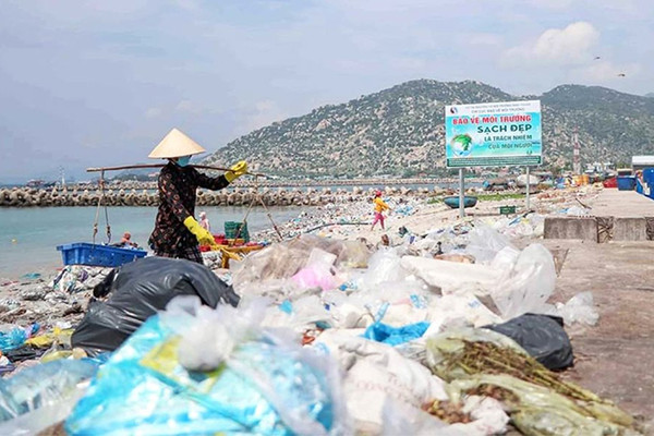 Công nghệ viễn thám giám sát rác thải nhựa ven biển