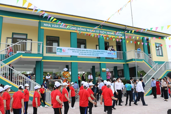 BIDV bàn giao nhà cộng đồng tránh lũ, tài trợ trồng 38.000 cây xanh tại Hà Tĩnh