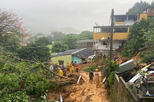 Mưa lớn gây lở đất ở bang Rio de Janeiro của Brazil