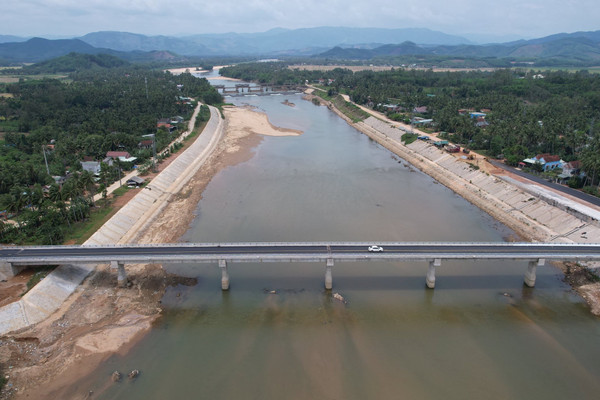 Bình Định: Cầu Phú Văn nối đôi bờ quê hương