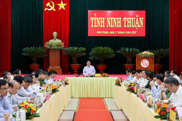 Thủ tướng Phạm Minh Chính làm việc với Ban Thường vụ Tỉnh ủy Ninh Thuận