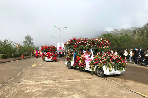 Sa Pa - Lào Cai: Đặc sắc Lễ hội “Fansipan - Xứ sở hoa hồng trong mây”