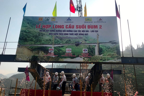 Lào Cai: Hợp long cây cầu cạn thứ 2 nối cao tốc Nội Bài – Lào Cai với Sa Pa