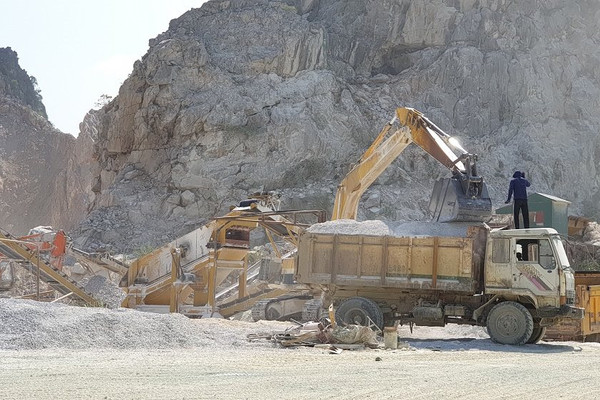 Thanh Hóa: Yêu cầu các mỏ khai thác khoáng sản khẩn trương lắp trạm cân