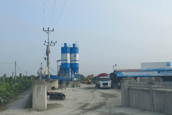 Trạm trộn bê tông không phép dựng trên đất đấu thầu tại Ninh Giang (Hải Dương): Ngang nhiên hoạt động
