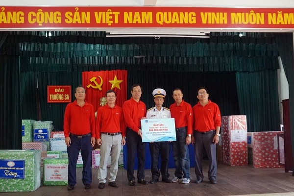 Đoàn công tác PV GAS đến với Trường Sa: Quê hương và biển đảo không bao giờ cách biệt