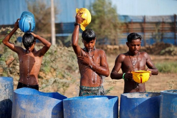 Nắng nóng gay gắt càn quét Ấn Độ
