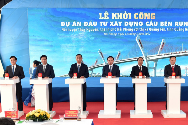 Phó Thủ tướng Lê Văn Thành bấm nút khởi công xây dựng cầu Bến Rừng, nối Hải Phòng với Quảng Ninh