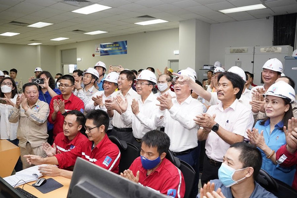  Nhà máy nhiệt điện Thái Bình 2:Hoà lưới điện Tổ máy số 1 bằng dầu