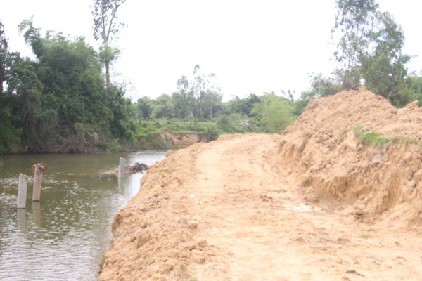 Quảng Nam: Doanh nghiệp chiếm hơn 8.000 m2 đất để xây dựng trái phép, lấp cả suối