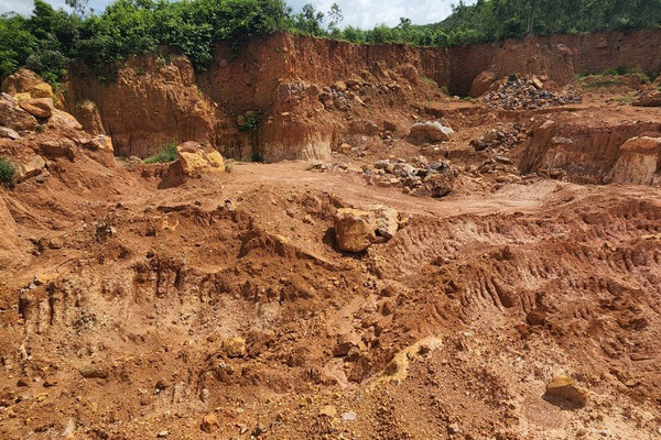 Phú Yên: Ai chịu trách nhiệm xử lý phục hồi môi trường sau nạn khai thác đất trái phép?