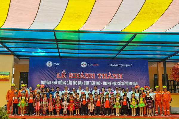 Điện Biên: Ngành Điện lực chắp cánh tương lai cho học sinh nghèo vùng núi
