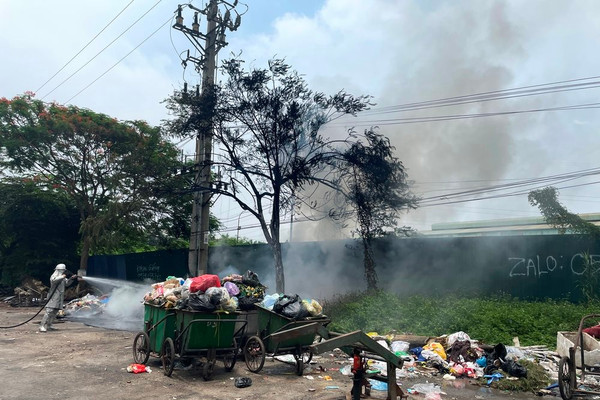 Hoài Đức - Hà Nội: Bãi rác tự phát bùng cháy, ô nhiễm càng thêm ô nhiễm