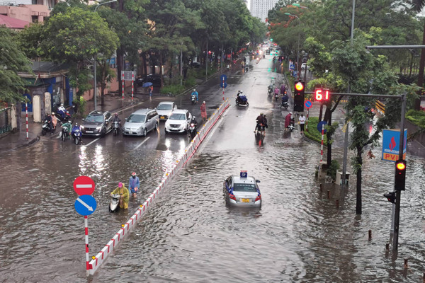 Cảnh báo mưa dông khu vực nội thành Hà Nội