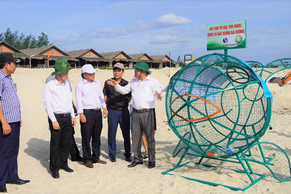 Quảng Trị: Gần 1000 người ra quân vệ sinh môi trường biển hưởng ứng tháng hành động vì môi trường