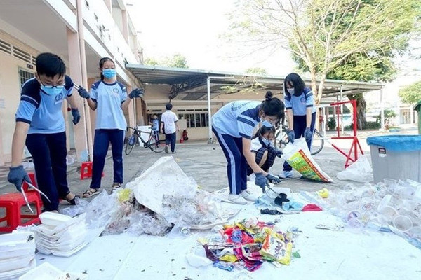 Khởi động mô hình Trường học xanh giảm rác thải nhựa 