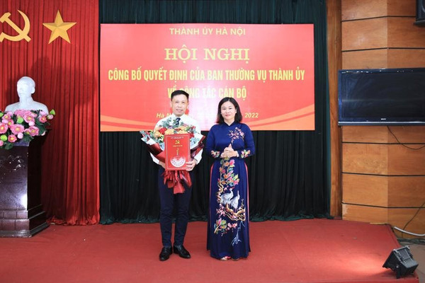 Hà Nội trao quyết định công tác cán bộ tại 2 báo Hànộimới và Báo Kinh tế&Đô thị