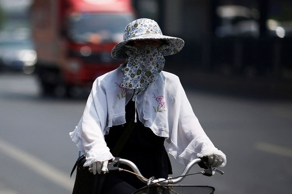 Trung Quốc ban hành hơn 90 cảnh báo đỏ do nắng nóng gay gắt