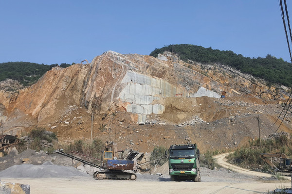 Hiện trạng các mỏ đá ở Yên Lâm (Thanh Hóa) - Bài 3: Có hay không việc khai thác vượt quá độ sâu cho phép?
