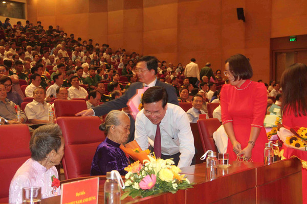 Đồng chí Võ Văn Thưởng tham dự các hoạt động kỷ niệm 75 năm Ngày Thương binh - Liệt sỹ tại Bình Định. 
