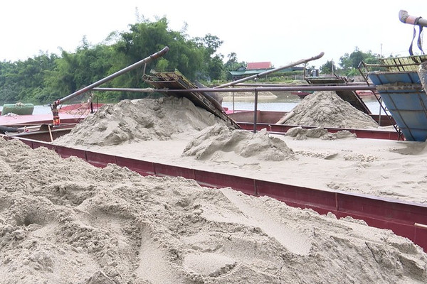 Quảng Bình: Truy thu gần 1 tỷ đồng từ hoạt động khai thác cát trái phép 

