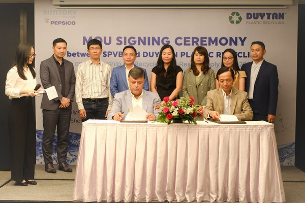 Suntory PepsiCo hợp tác với Nhựa Tái Chế Duy Tân về cung cấp nhựa tái sinh