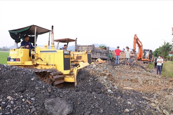 Ninh Bình: Cưỡng chế thu hồi đất, bàn giao mặt bằng thực hiện dự án hạ tầng khu dân cư