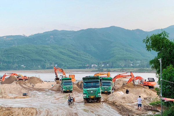 Quảng Nam: Không giải quyết gia hạn, cấp lại giấy phép khai thác cát, sỏi lòng sông Vu Gia – Thu Bồn