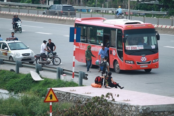 Hà Nội kiên quyết xử lý xe dù, bến cóc, xe trá hình tuyến cố định