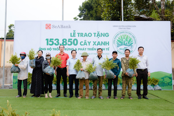 SEABANK trao tặng gần 154.000 cây xanh tại Hà Tĩnh