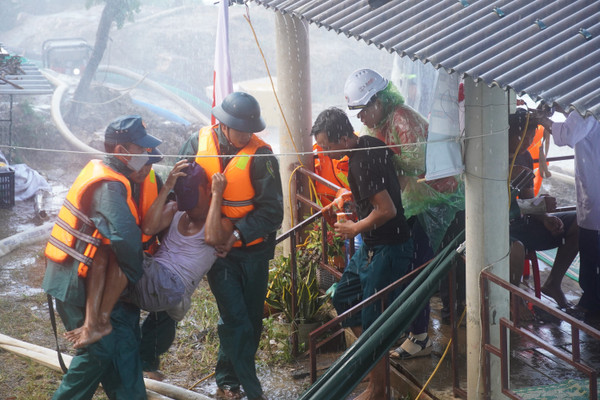 Quảng Trị: Hàng trăm người tham gia diễn tập phòng chống lụt bão quy mô lớn