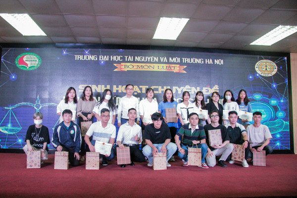 Đại học TN&MT Hà Nội thúc đẩy nghiên cứu khoa học của sinh viên ngành Luật