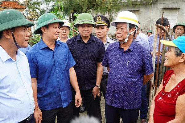 Bộ trưởng Bộ NN&PTNT kiểm tra công tác ứng phó bão số 4 tại Thừa Thiên - Huế