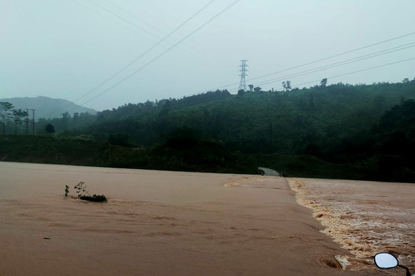 Quảng Trị: Một số khu vực tại huyện miên núi tạm thời bị chia cắt do mưa lớn, nước dâng cao