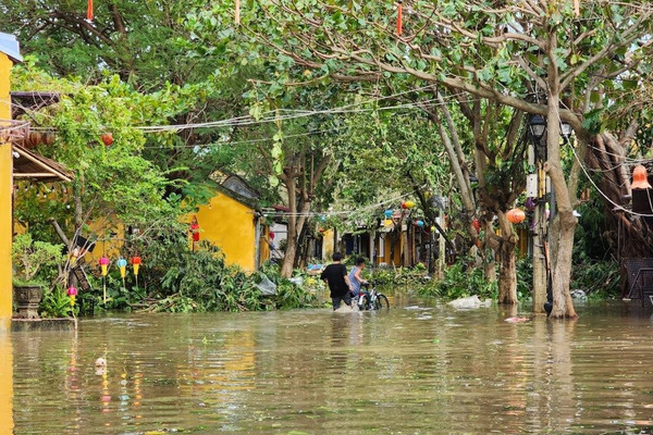 Quảng Nam: Bão tan, người dân lại lo đối phó với lụt 