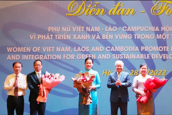 Phụ nữ Việt Nam - Lào - Campuchia hợp tác vì phát triển xanh bền vững 
