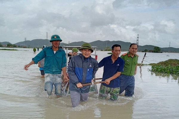 Nghệ An: Nhiều nơi bị ngập lụt, chia cắt, một người bị lũ cuốn trôi