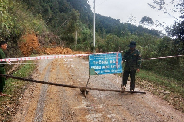 Sạt lở đất gây cô lập 4 xã biên giới của Quảng Nam