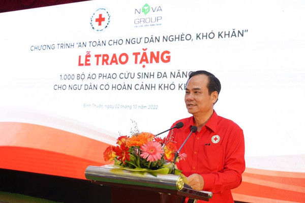 NovaGroup và Hội Chữ thập đỏ Việt Nam trao 1.000 bộ áo phao cứu sinh đa năng cho ngư dân nghèo