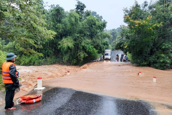 Quảng Trị: Mưa lớn, nước dâng cao chia cắt nhiều nơi ở miền núi